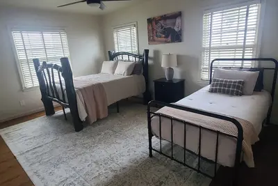 Image de Country 3-bedroom/2 bathroom house with central heat/ac;  WiFi