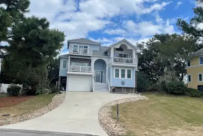 Image de Semi-sound front, private pool- optional heat, hot tub, corn-hole court, views