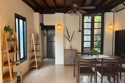 Image de Fully Renovated Traditional House in Chiang Mai, 2 Bedrooms, Ac & WiFi, Backyard