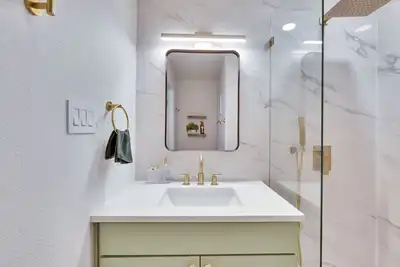 Image de Luxury 2bd / 2. 5ba Near The Domain with Pool