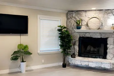 Image de Newly Remodeled 2-bedroom house in Nederland with fenced backyard, pet friendly!