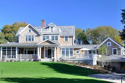 Image de West Falmouth Luxury Home. Bike Path and Beach