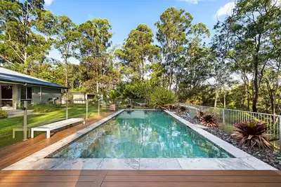 Image de Spacious 5-Bed Retreat with Hot Tub & Pool