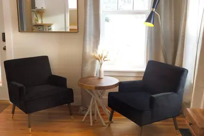 Image de Cozy Shawnigan Lake Carriage House