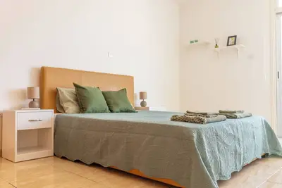 Image de Stunning apartment with sea views - close to water and central