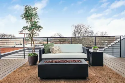 Image de Olive Stone Modern Penthouse Near Mercedes Benz