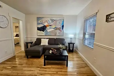 Image de Steps to Midtown Fun - Sleeps 9
