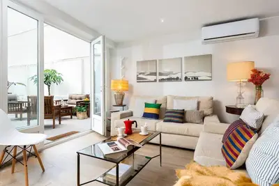 Image de Plaza España, luminoso y acogedor espacio.