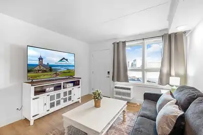 Image de 111 Indoor pool walk to Landing & Convention Center