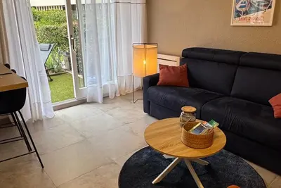 Image de Charmant studio en front de mer avec terrasse et piscines dans résidence privée