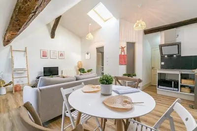 Image de Le Dentan - Avec magnifique vue sur la place de la mairie - Sr Loc