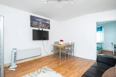 Image de 4 Bedroom House Dagenham With Parking