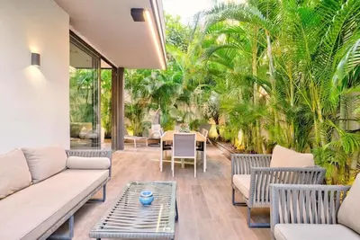 Oasis Garden 2br near the Sea by HolyGuest