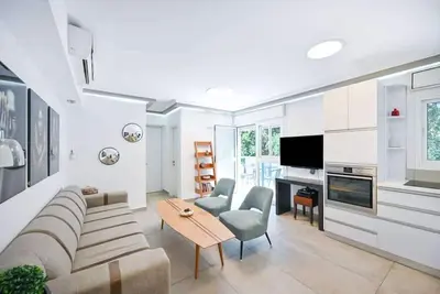 Image de Bright 2br Apartment with Balcony in Dizengoff by HolyGuest