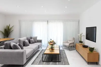 Image de Outer Space at Hayarkon by HolyGuest