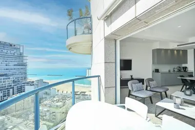 Modern 2br Condo w/ Sea Views @ Isrotel by HolyGuest