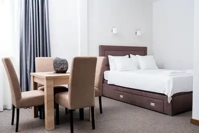 Image de Chic 1-bedroom apartment with WiFi, Ac in amazing near airport