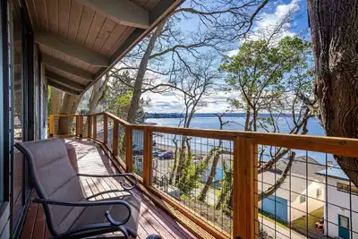 Image de Dash Point Retreat by the Beach with Amazing Water Views from Almost Every Room.