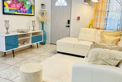 Image de Stylish 2br 2bth Home. Mins from Hard Rock Stadium, Golf, Shopping & Beach.