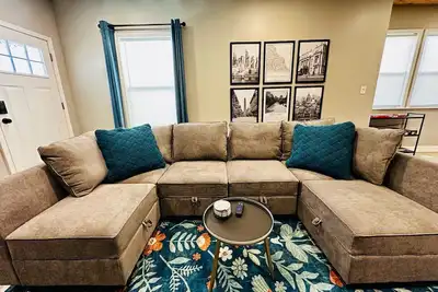Image de Cozy & Close to It All – Indy, Near Downtown, Stadiums & Attractions, Sleeps 6