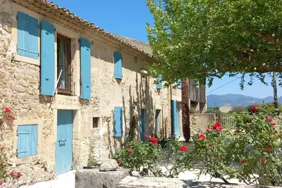 Image de Les Chênes Verts - Vaucluse - Mas provençal privatif 10p piscine pleine campagne