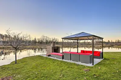 Image de Private Cadillac Gem w/ Kayaks, Hot Tub, Pond, Pool Table and More