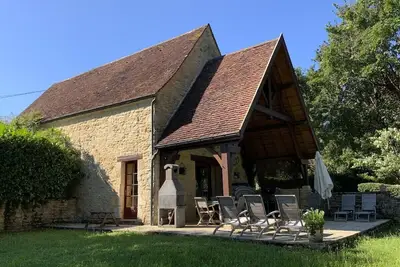 Image de Belle maison avec piscine chauffée. Situation calme, à proximité de attractions.