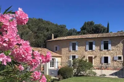 Image de Mas de charme en Provence avec piscine & tennis – 10 couchages