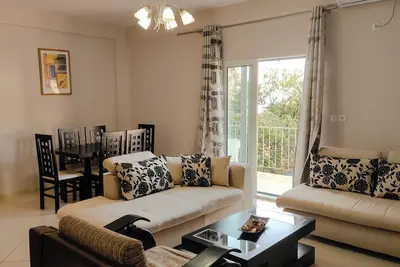 Image de Stylish Three Bedroom Holiday Home Near Saranda Beach with Bbq