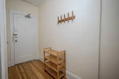 Image de Cozy Corner: Midtown Convenience