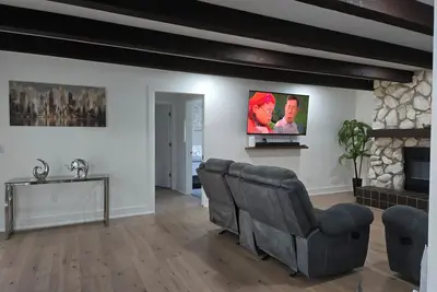 Image de Charming 3-bedroom pool house with Ac, WiFi in lovely Cape Coral