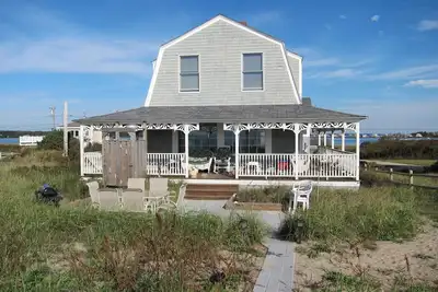 Image de \nHIGH Tide Ocean Front Book Now  For 2026