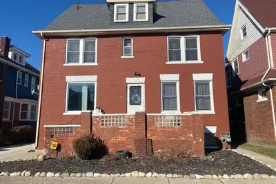 Image de Spacious 4-bedroom Historic house with WiFi in heart of Detroit/Free Parking!