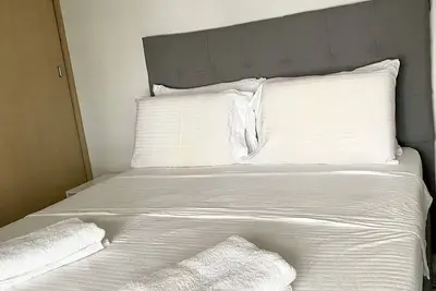 Image de Cartagena lodging near the airport, historic center and 3 blocks from the beach.