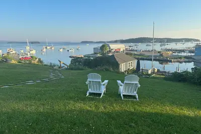 Image de The Boathouse: cozy cottage at harbor's edge - walk to downtown Stonington