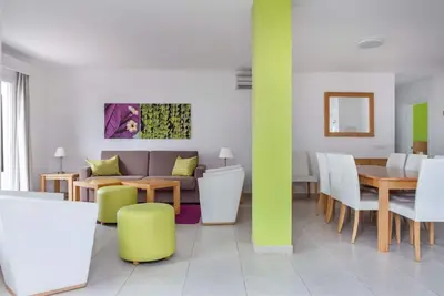 Image de Large Playa Blanca Villa | A/C + Private Terrace!