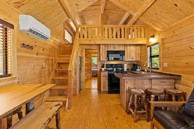 Image de Barnwell Mountain Cabins #2: Cabin/Tiny Home w/ loft in Gilmer across from Bmra