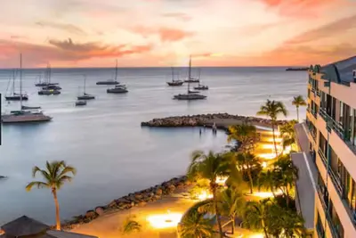 Image de Beach Front Spacious 2-bedroom hotel suite with kitchen, balcony in Philipsburg.