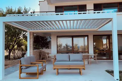 Image de Large villa with private sea access