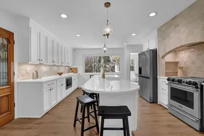 Image de Expansive Family Friendly East Cobb Retreat