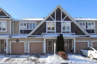 Image de Cute 3 bed rooms townhouse in Bridlewood / quite neighborhood