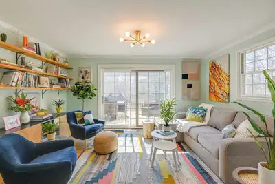 Image de Family Home w/ Furnished Deck in Fairview!