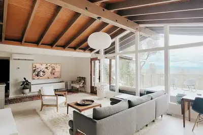 MidCentury with Mt Shasta Views