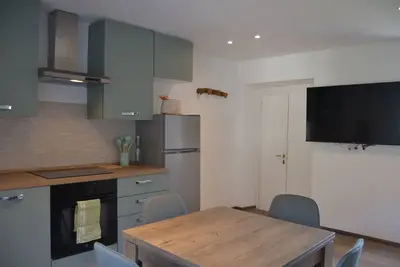 Image de Lake Apartment: Central with Beach 50m away!