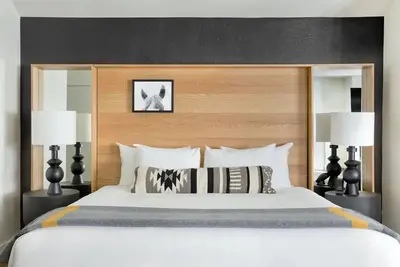 Image de Contemporary Alpine Living at Gravity Haus! King + Sofa, 3 Units