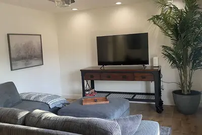 Image de Charming 3-bedroom house with WiFi, Ac in Modesto