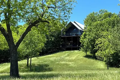 Image de Secluded and Peaceful Treetop Cabin Retreat, located on Webb Mtn Cattle Ranch.