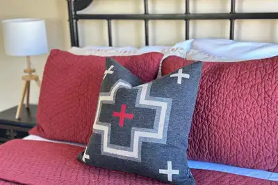 Modern Rustic 3 Bedroom with Pool and Hot tub