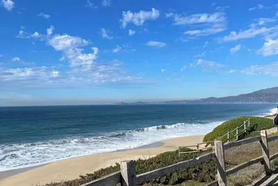 Image de Quaint 3-bedroom house fenced yard firepit, WiFi HalfMoonBay 3 blocks from beach