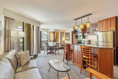 Image de Snowbird's legendary Cliff Lodge lux ski in/out resort - Sleeps 10!